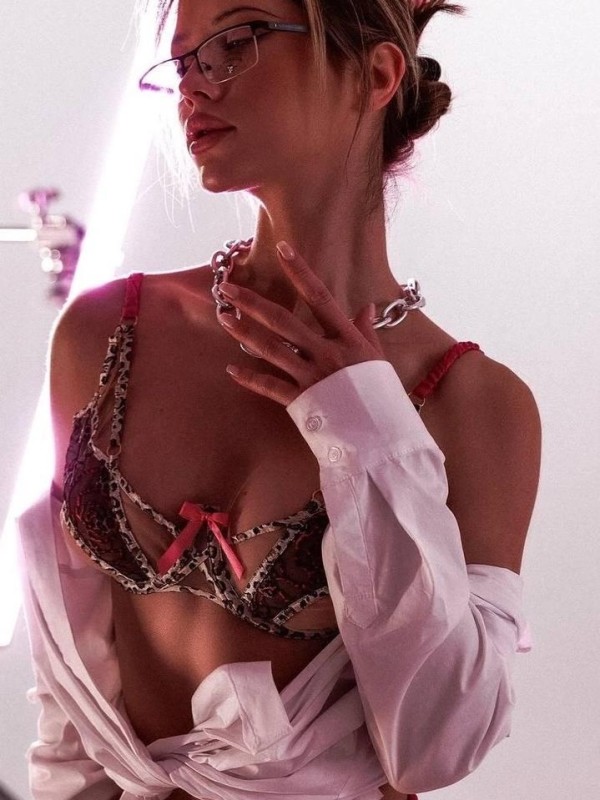 Мила привлекательная девушка из Перевоз цена от 6000 руб